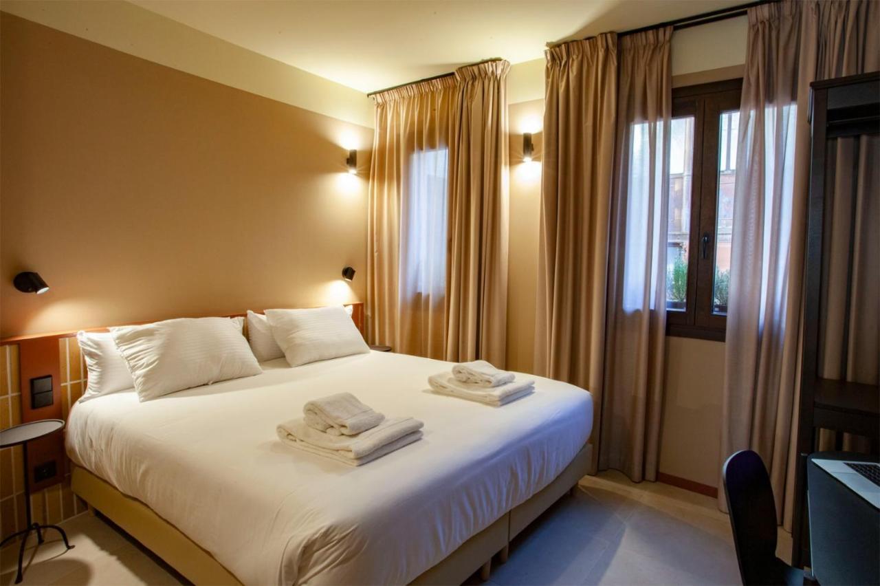 Casa Y Fonda 1888 Hotel อัลกาลาเดเอนาเรส ภายนอก รูปภาพ